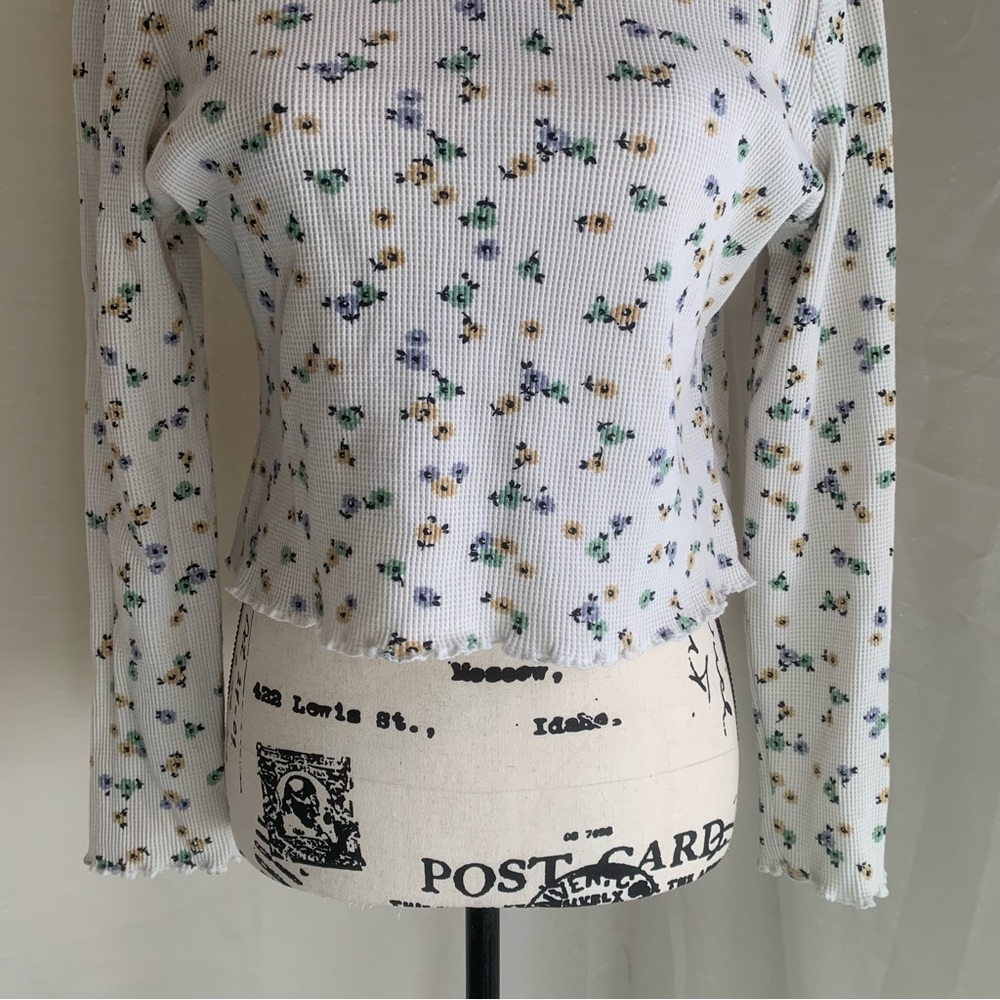 ♡ SOLD!! Polly & Esther Long Sleeve Flower Pattern | Size XL - Picture 4 of 6